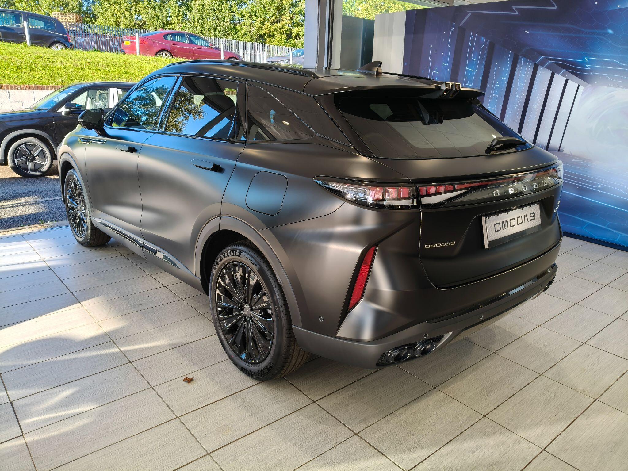 Large vehicle image
